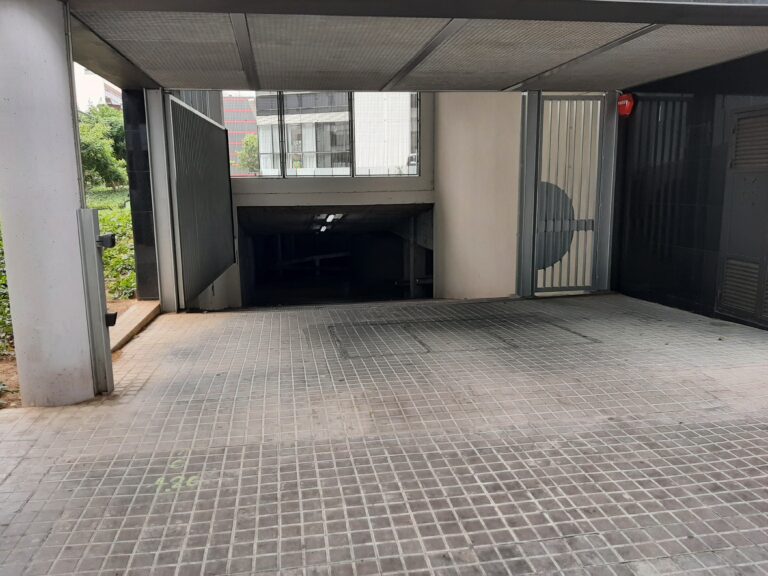 entrada parking glories