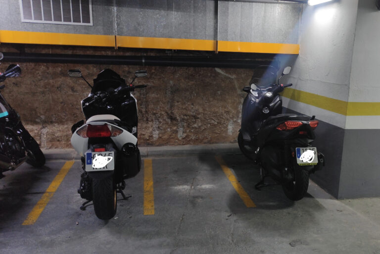 Parking motos