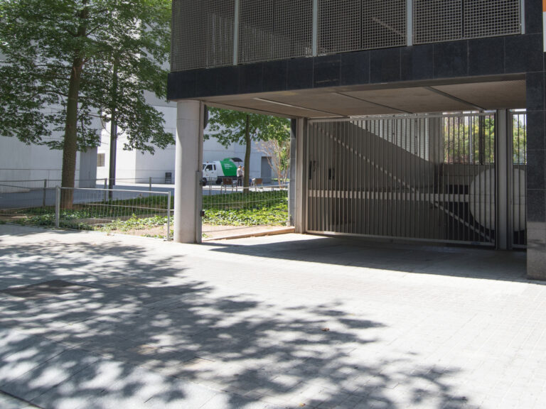 entrada parking glories